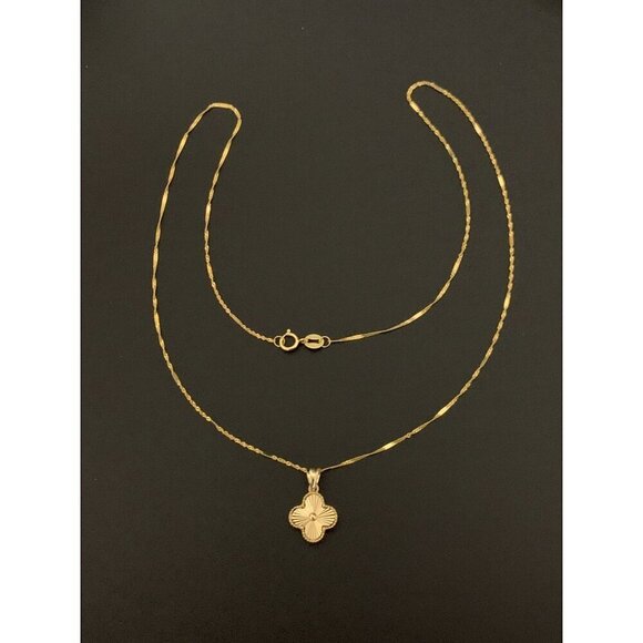 18K Gold Necklace Chain 18 inches Flower 1.83 grams